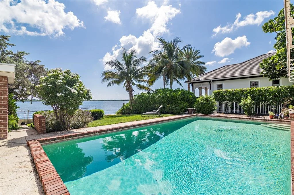 Photo of 866 Lakeside Drive