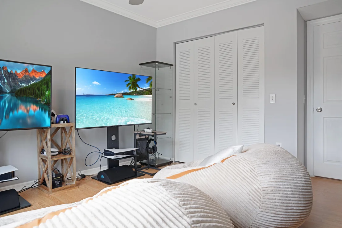 Photo of 809 Villa Circle