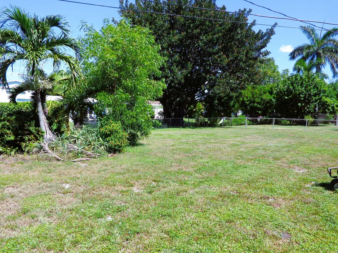 Photo of 800 Alamanda Drive