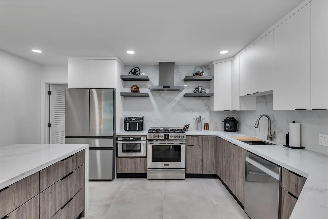 Photo of 160 SE 3rd Court