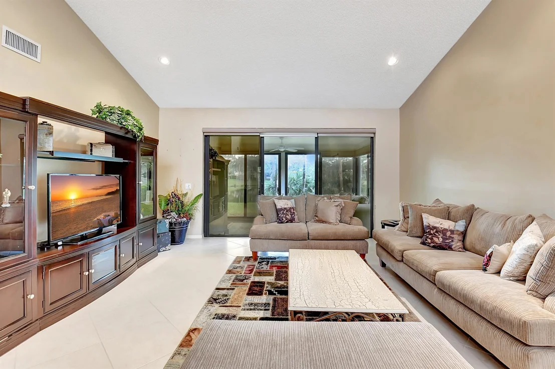 Photo of Unit B at 28 Eastgate Drive