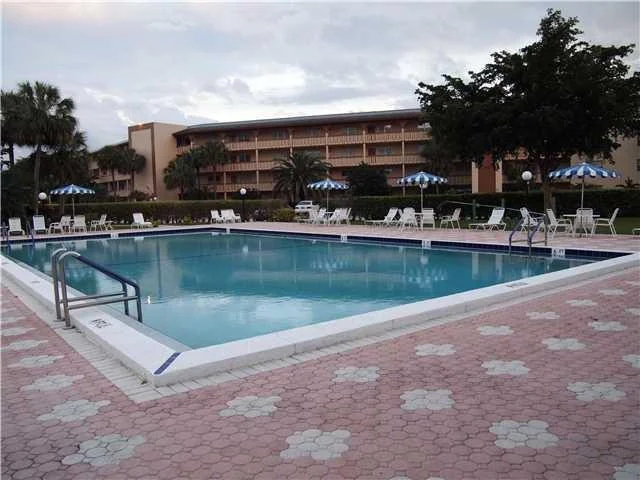Photo of Unit F1 at 1904 Bermuda Circle