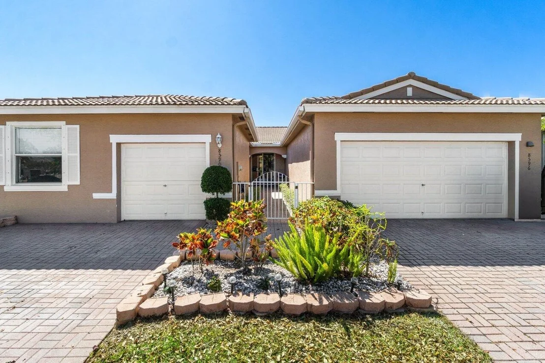 Photo of 8590 Lineyard Cay