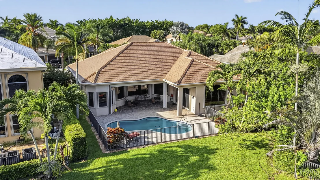 Photo of 10715 Versailles Boulevard