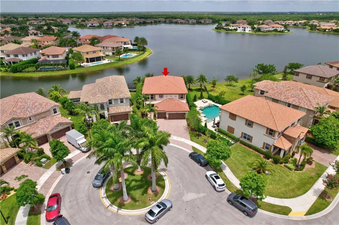 Photo of 8631 S Lakeside Bend