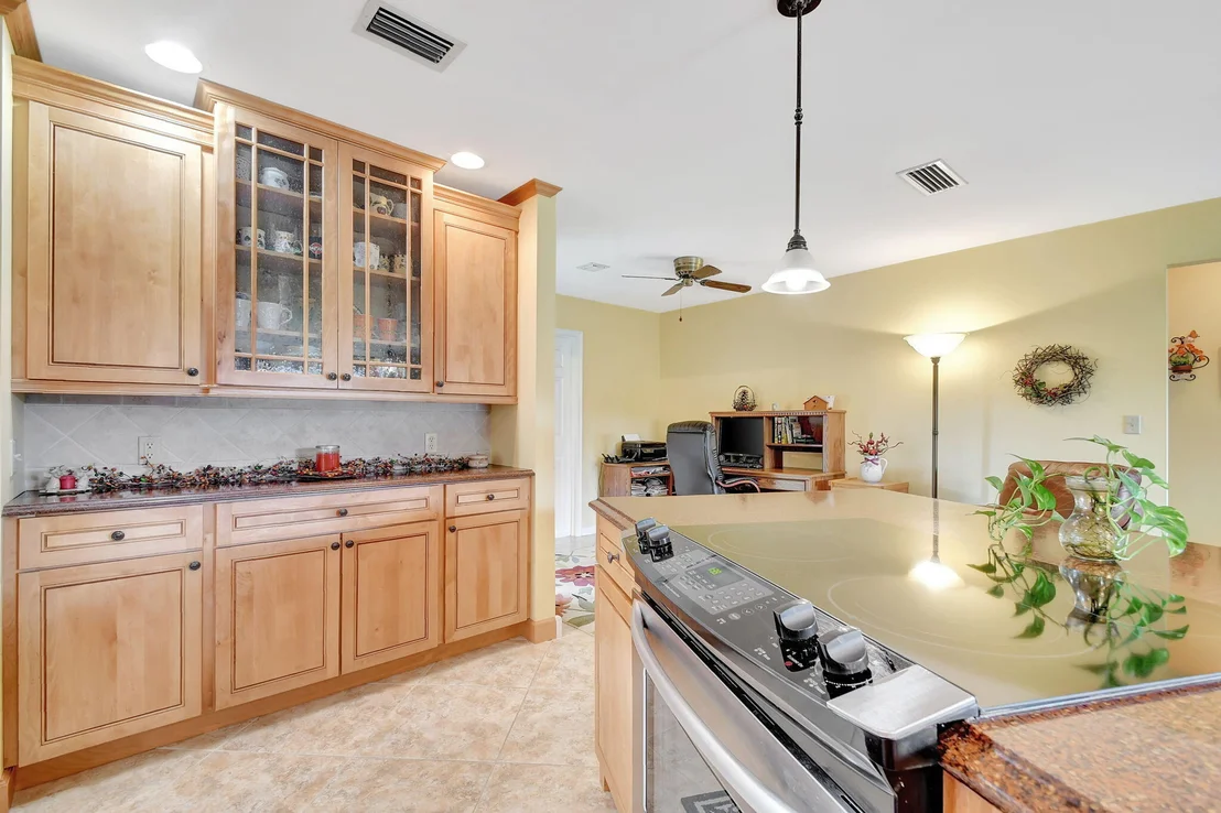 Photo of 8 W Cypress Road