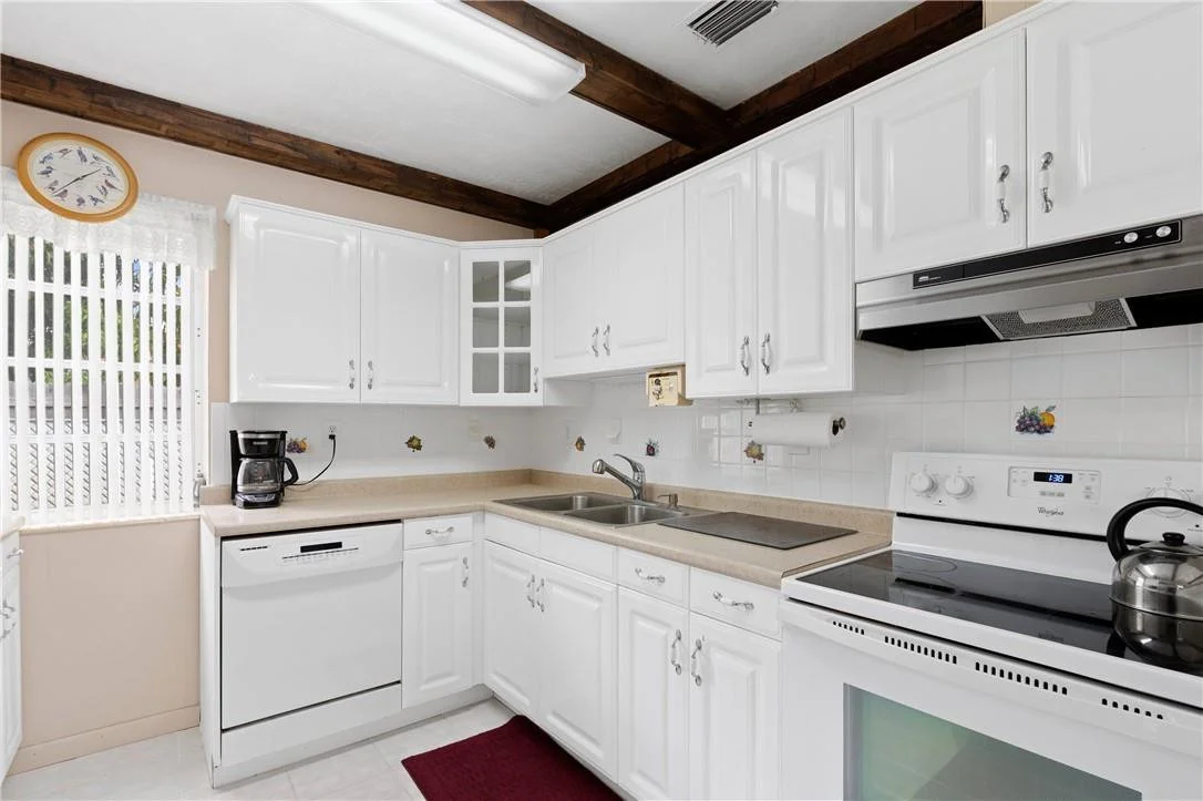 Photo of 325 Henthorne Drive