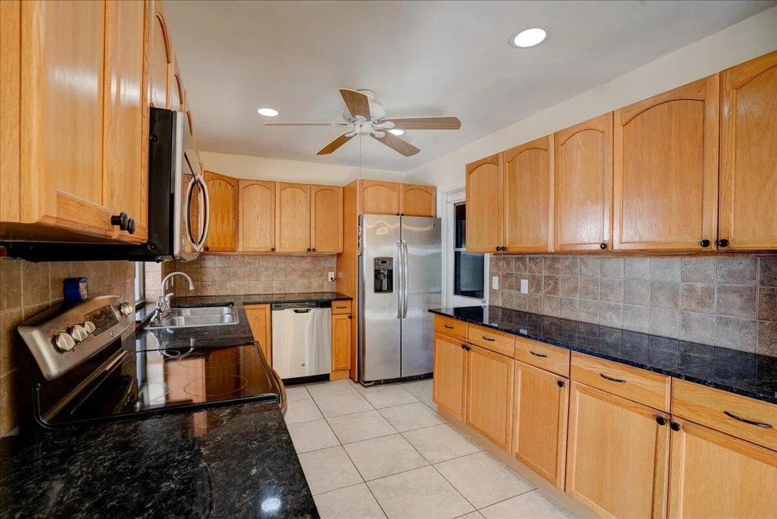 Photo of 4388 Mediterranean Road