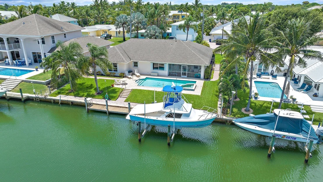 Photo of 925 Dolphin Drive