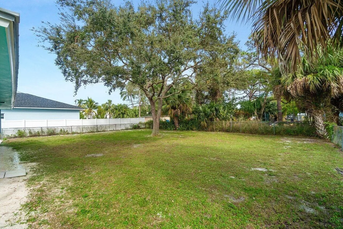 Photo of 705 N Perry Avenue