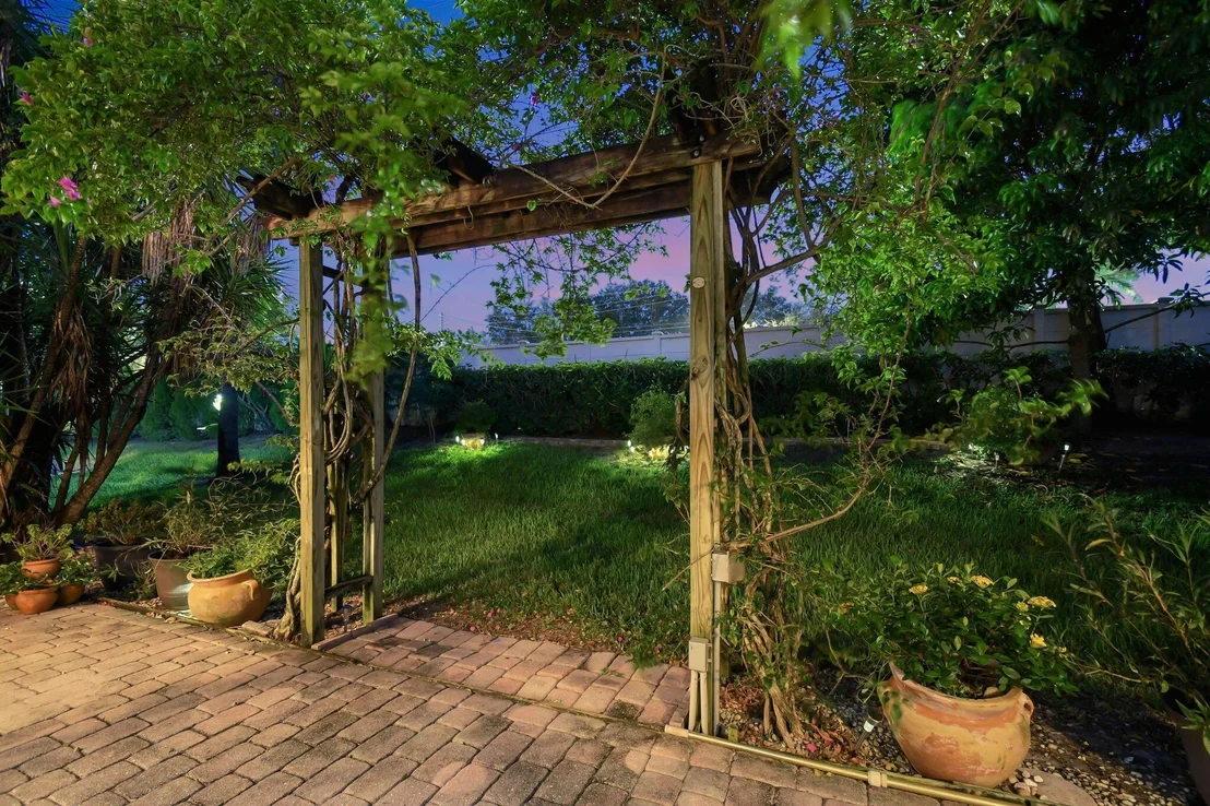 Photo of 5565 American Circle