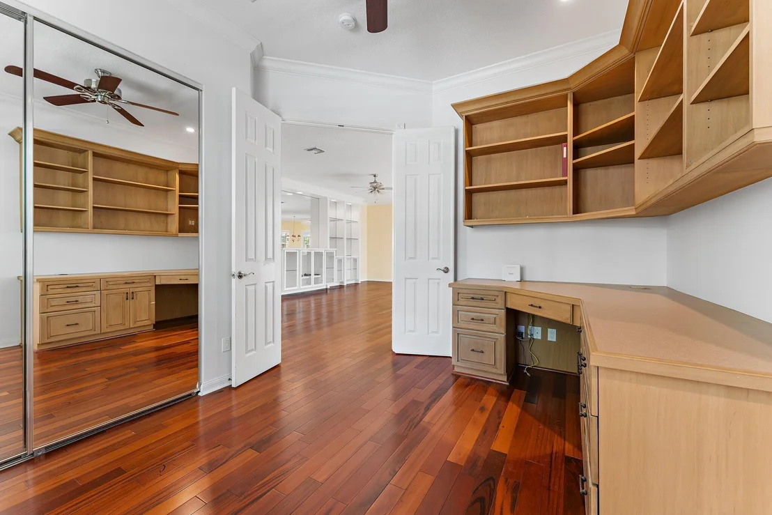 Photo of 215 New Haven Boulevard