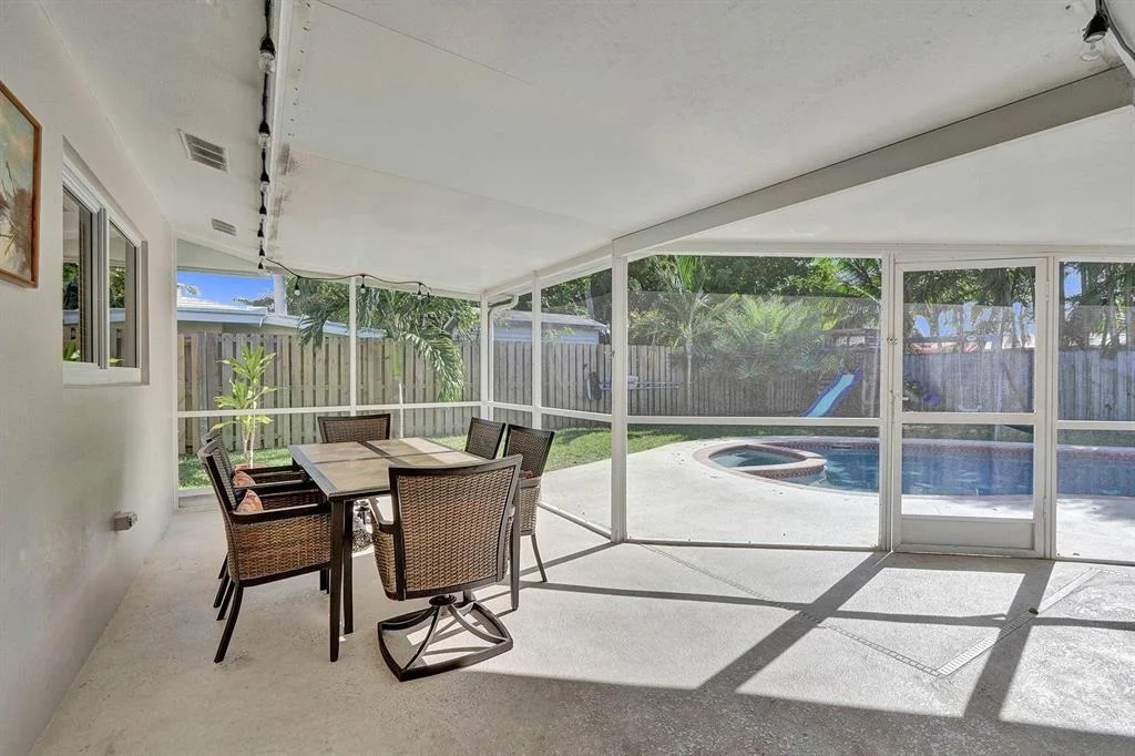 Photo of 371 SE 5th Avenue