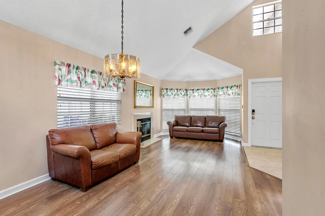 Photo of 6467 Foster Street