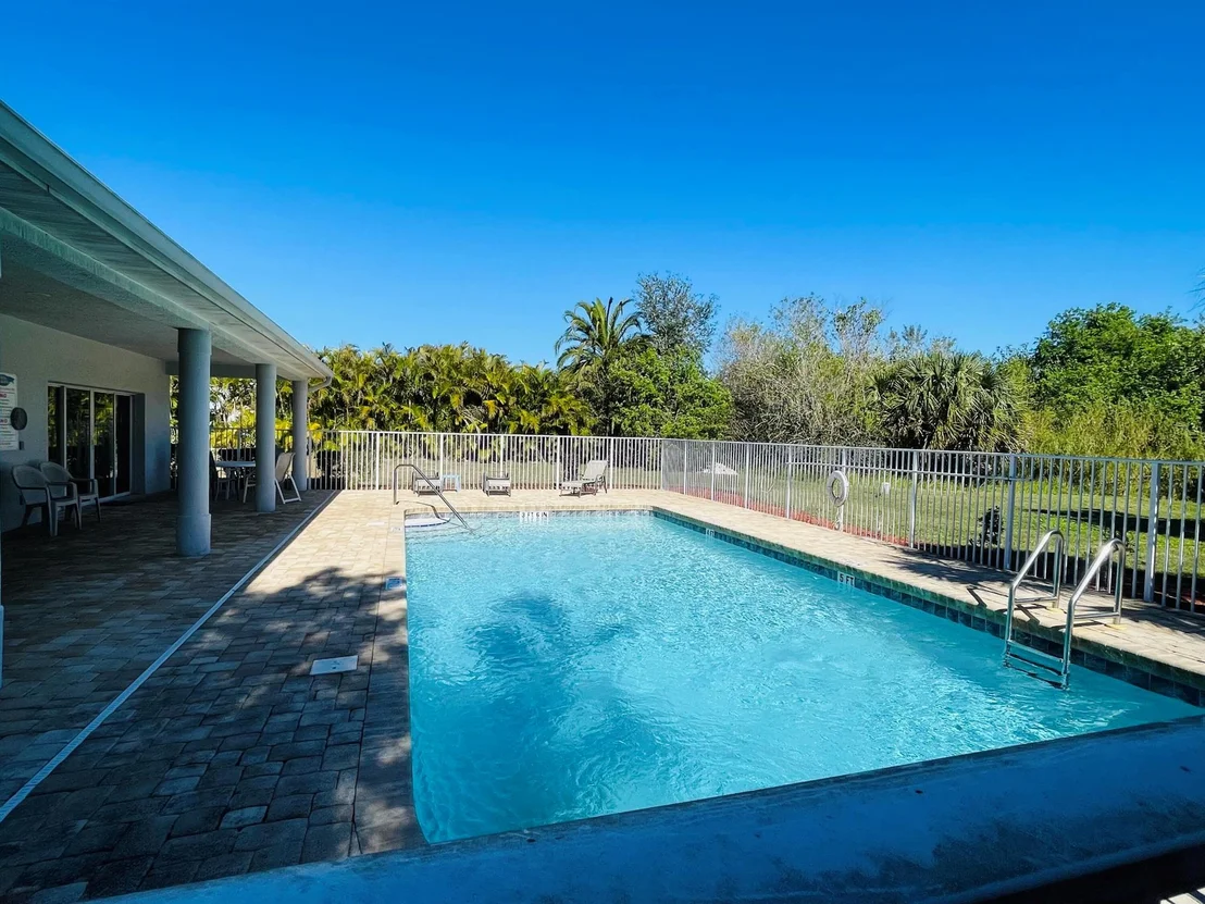 Photo of 787 SE 25th Drive