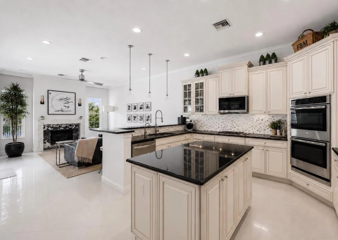 Photo of 8861 Edgewater Place