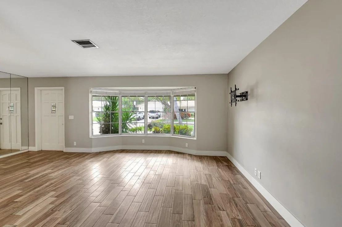 Photo of 625 Sunshine Drive