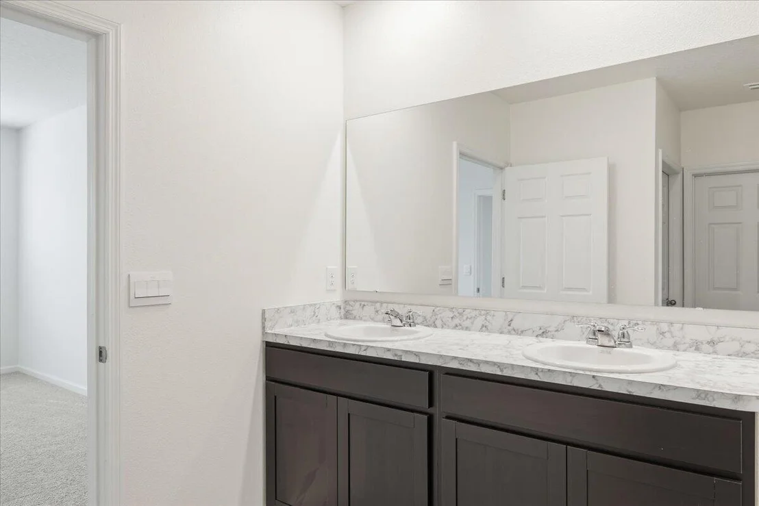 Photo of 1072 Roseland Road