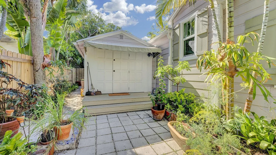 Photo of 42 Palm Square