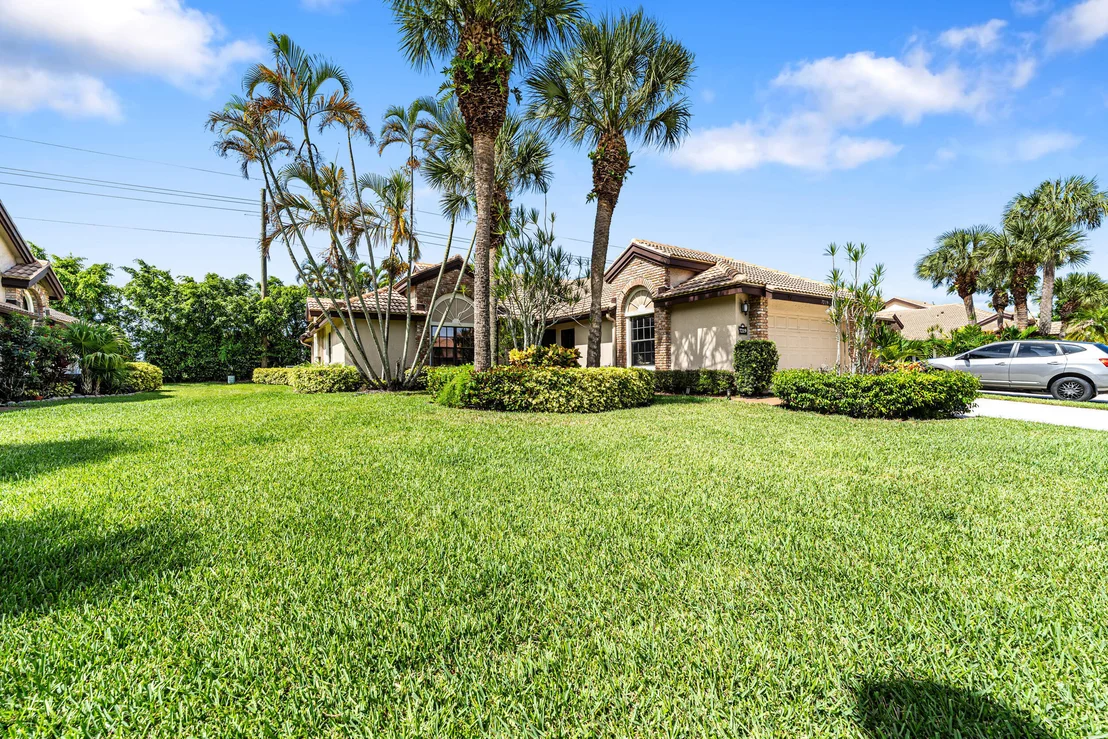 Photo of 7219 Le Chalet Boulevard