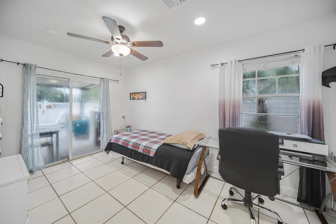 Photo of 22943 Sandalfoot Boulevard