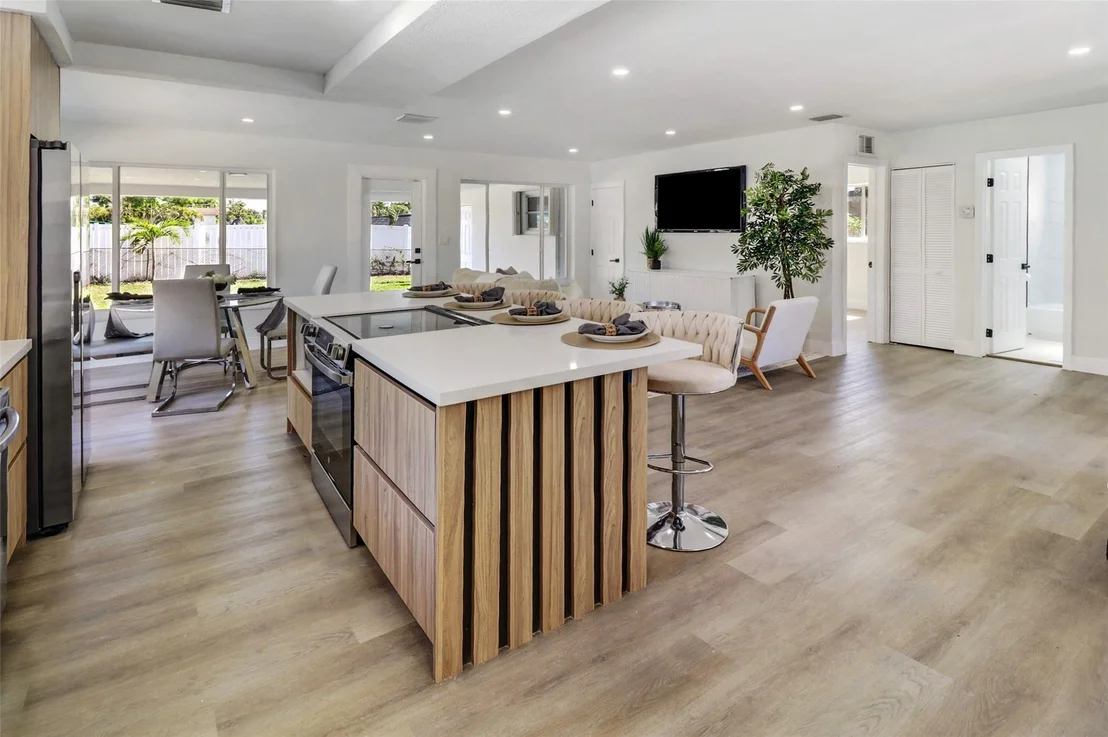 Photo of 104 SE 10th Avenue