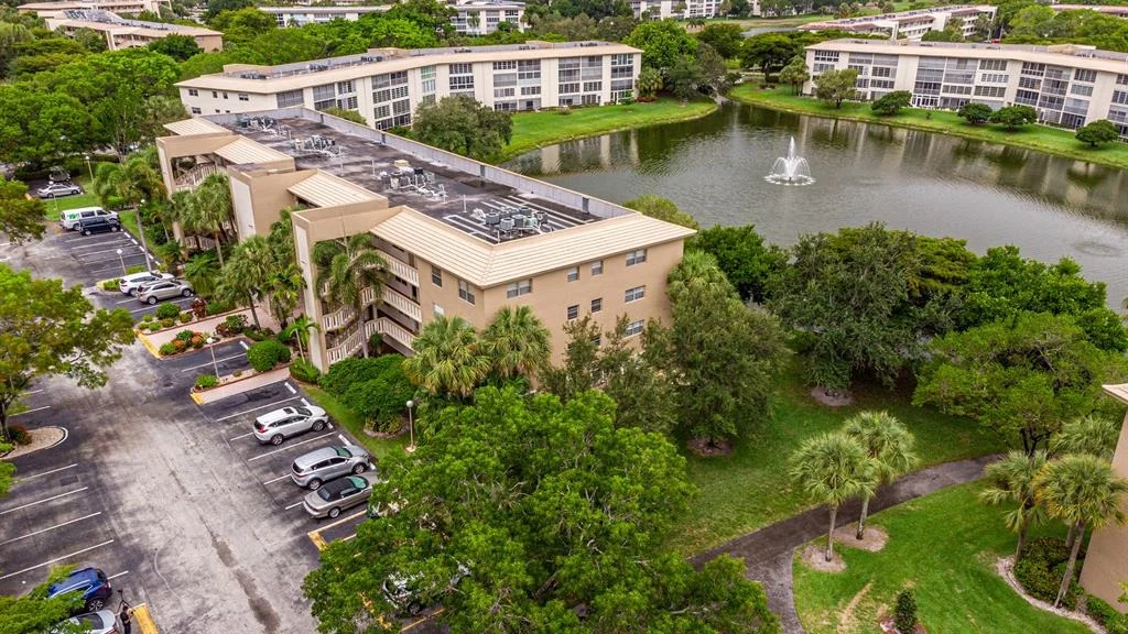 Photo of Unit E1 at 1904 Bermuda Circle