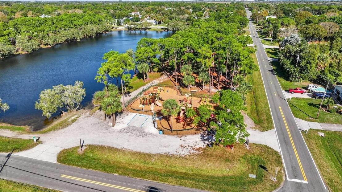 Photo of 5216 Palm Drive
