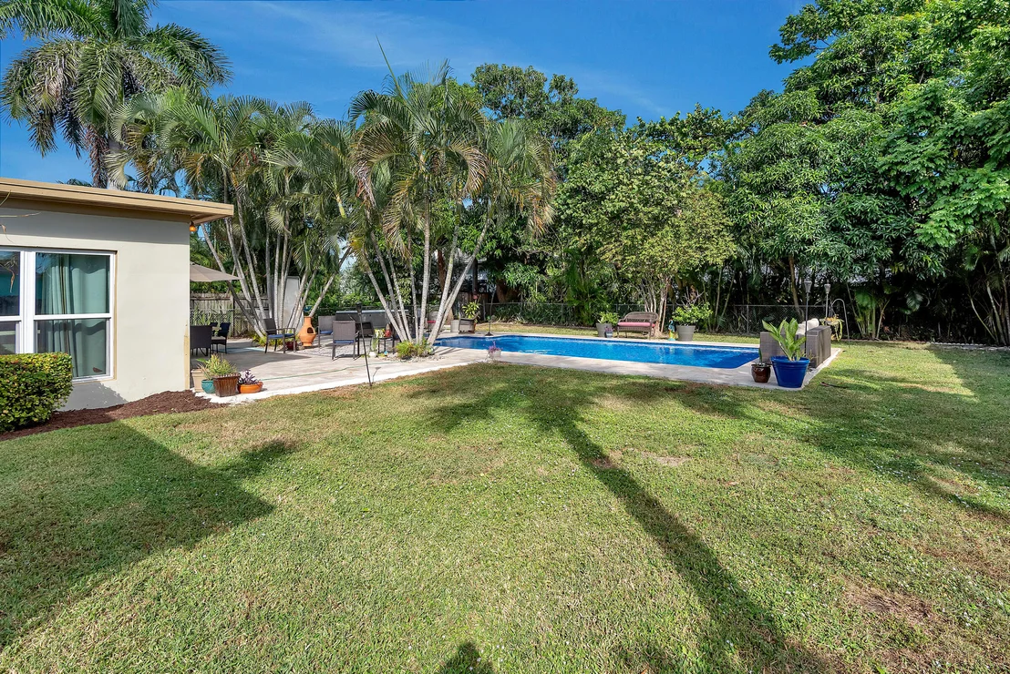 Photo of 327 Ellamar Road