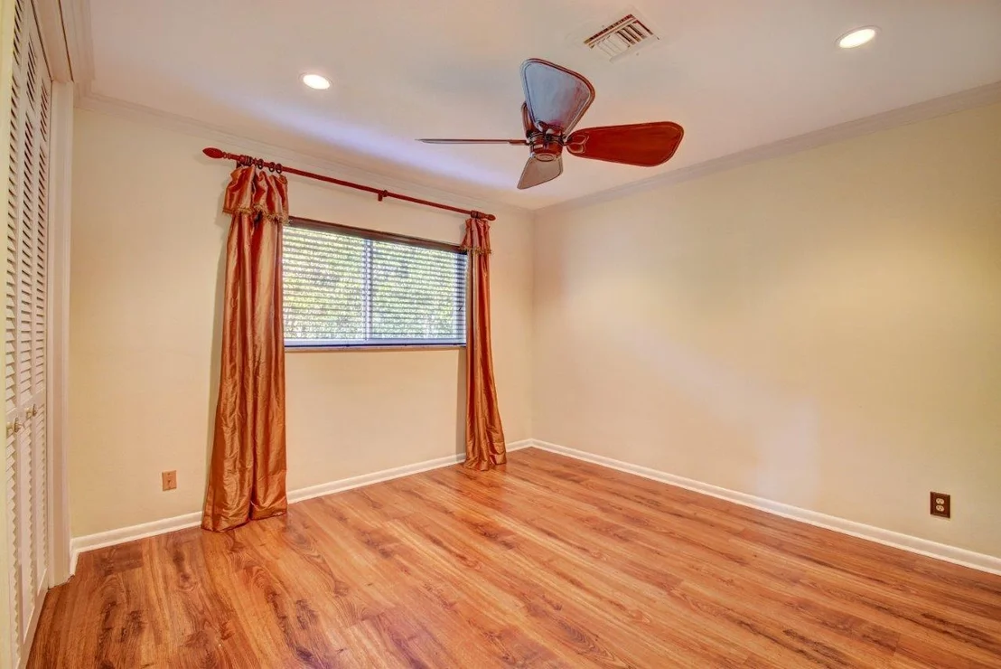 Photo of 998 Cypress Way