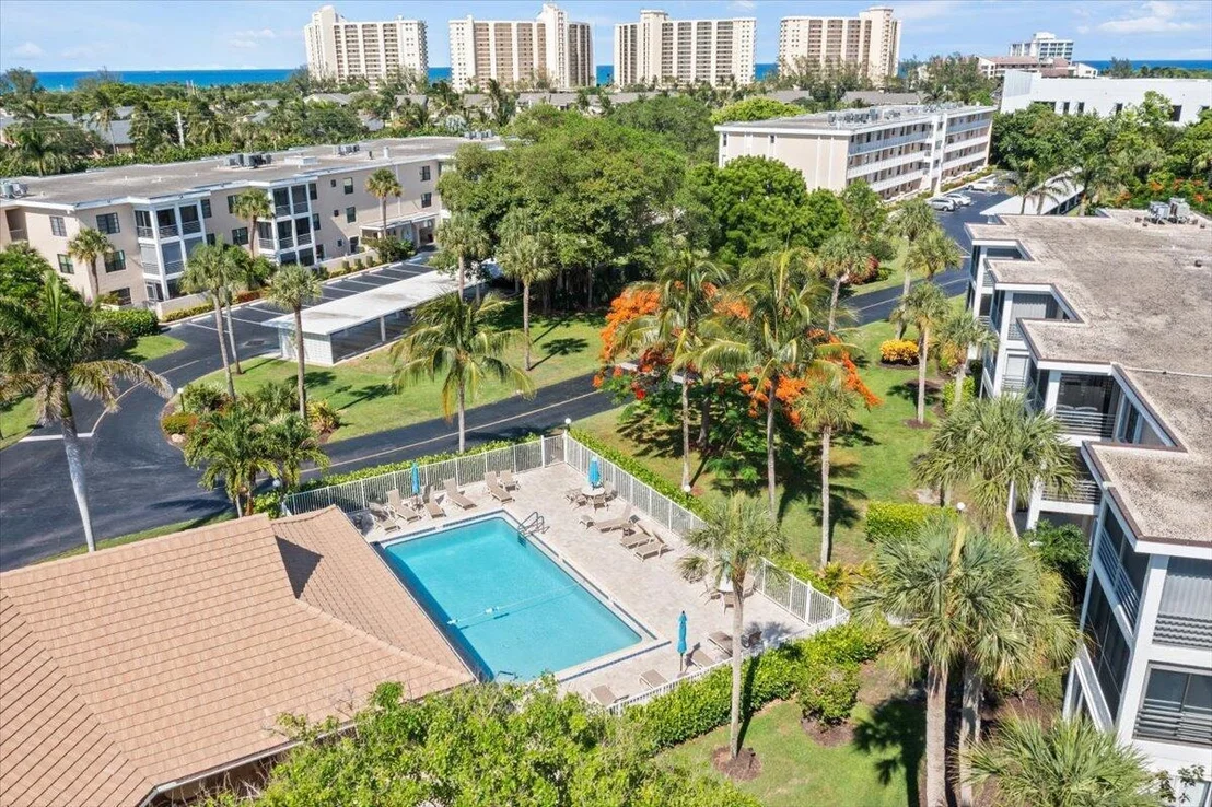 Photo of Unit 203E at 300 N Highway A1a