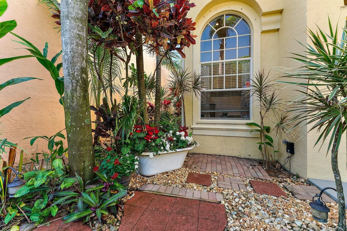 Photo of 9886 Warner Lane