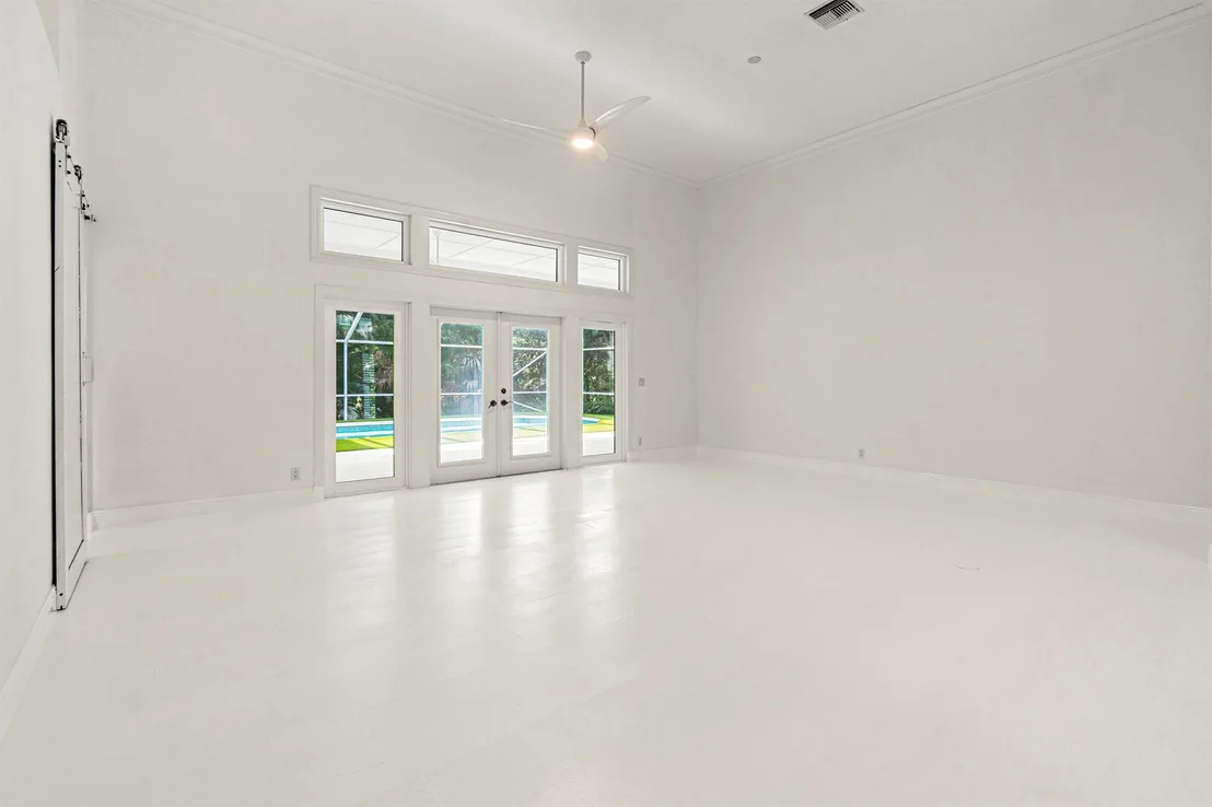 Photo of 136 N River Drive W