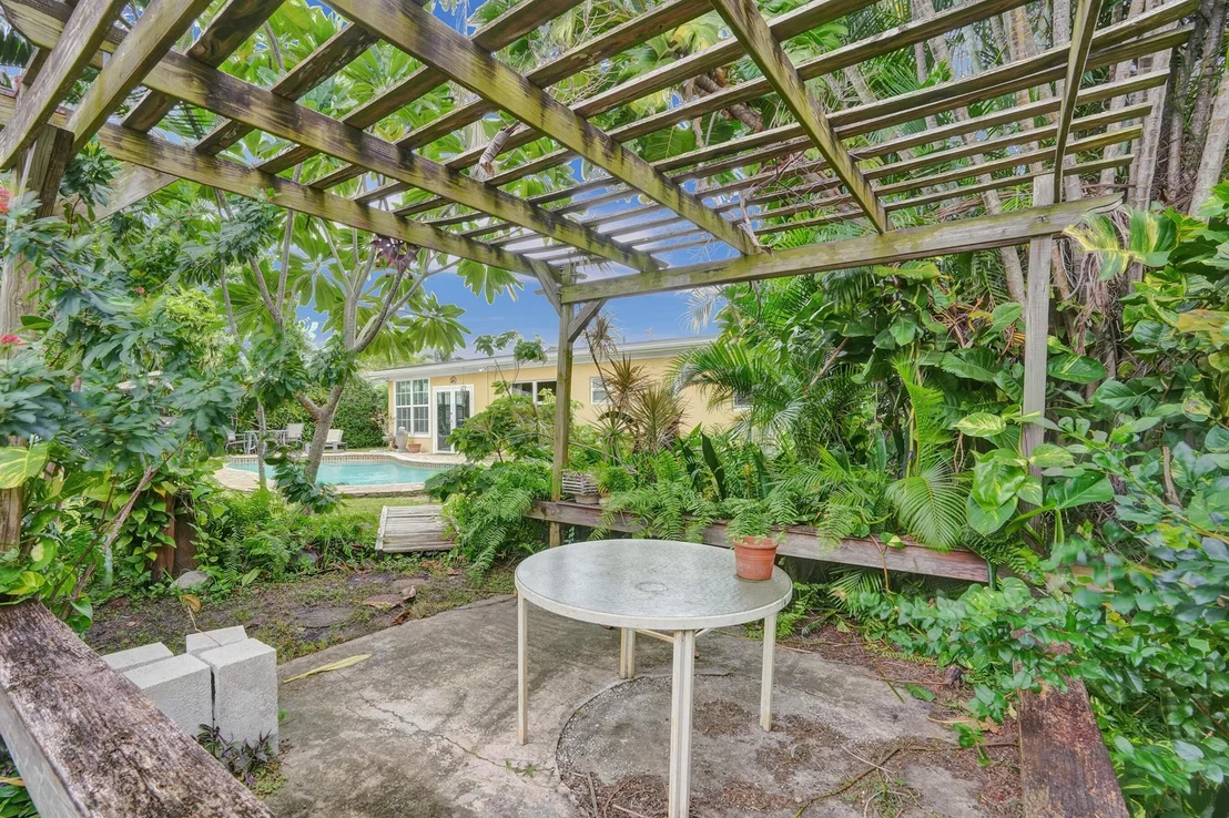 Photo of 607 SE 7th Avenue