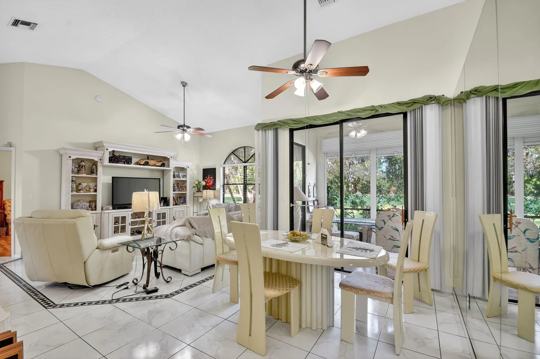 Photo of 7147 Le Chalet Boulevard