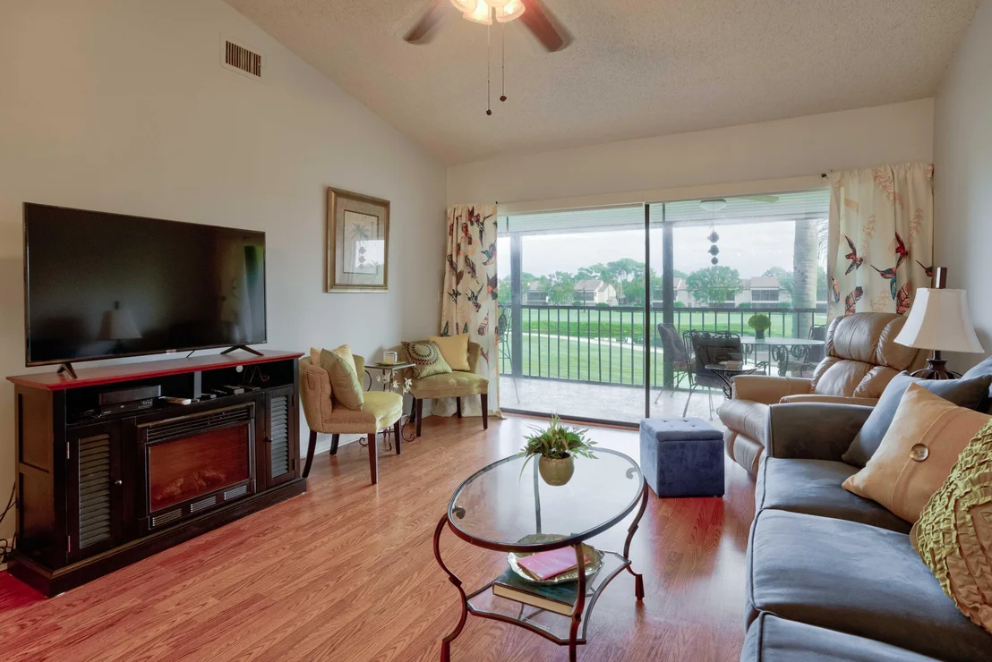 Photo of Unit E at 702 Pinecrest Circle