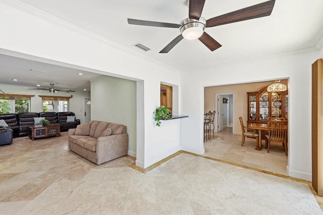 Photo of 390 SE 12th Avenue