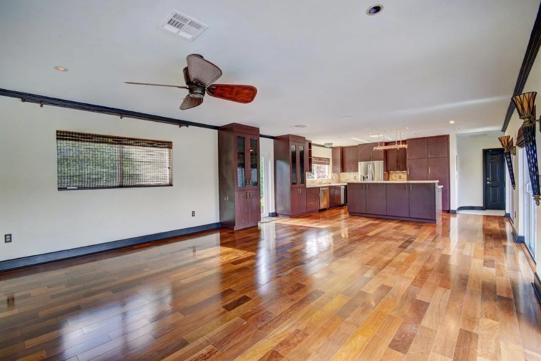Photo of 998 Cypress Way