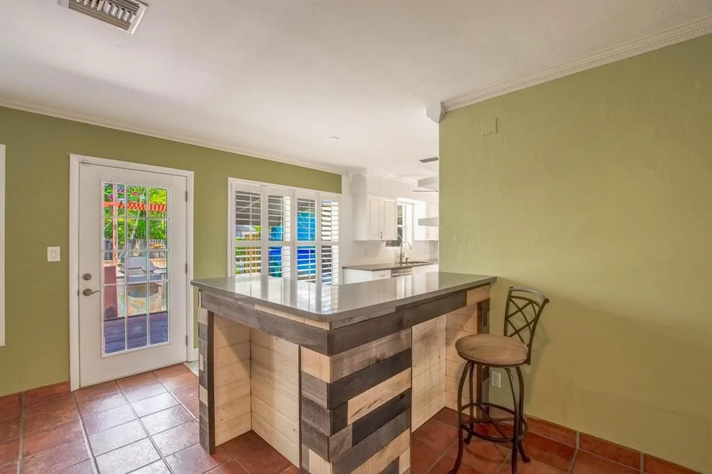 Photo of 1707 Crest Drive
