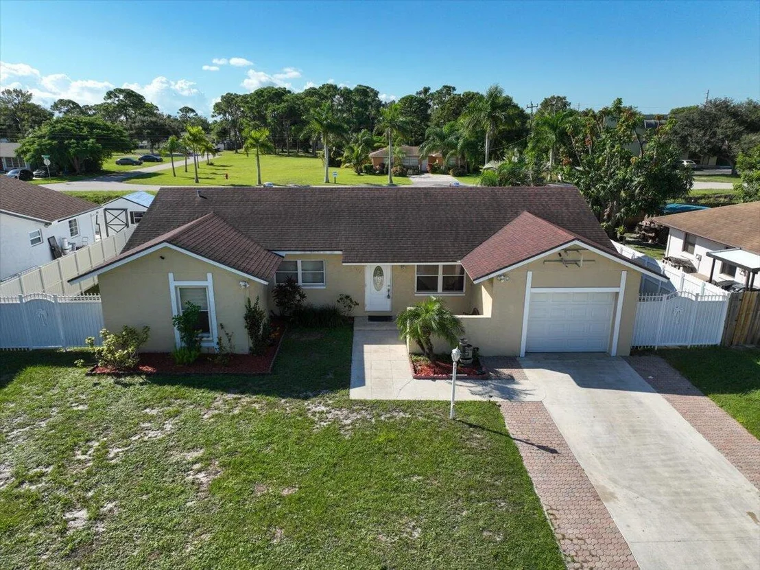 Photo of 4388 Mediterranean Road