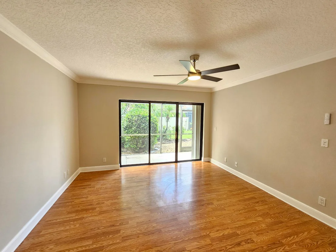 Photo of 17200 Fownes Crescent