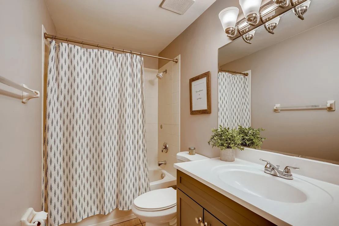 Photo of 3387 Commodore Court