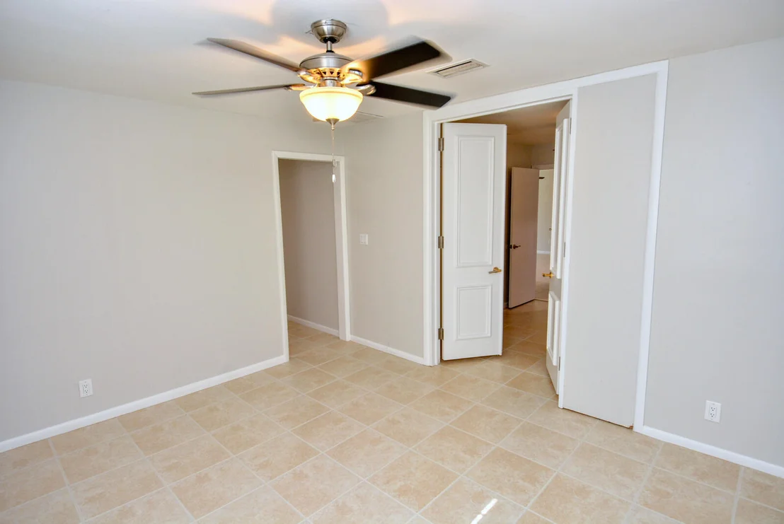Photo of 411 SE Fini Drive