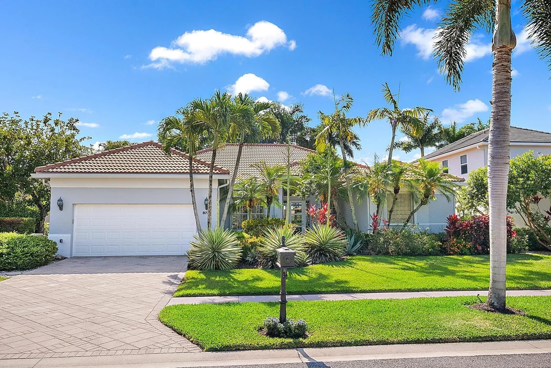 Photo of 8774 Lakes Boulevard