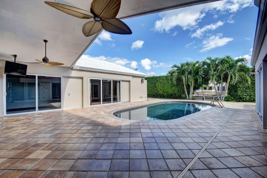 Photo of 998 Cypress Way