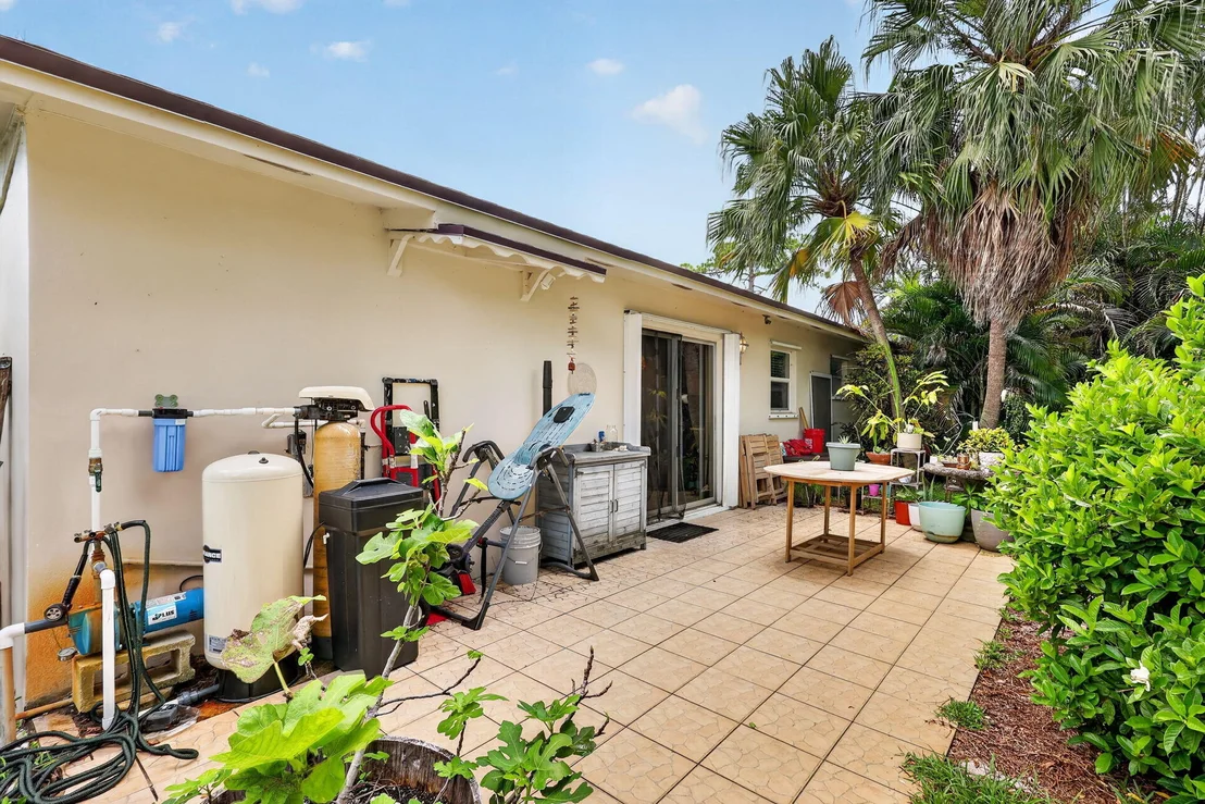 Photo of 902 SE OCEAN Avenue