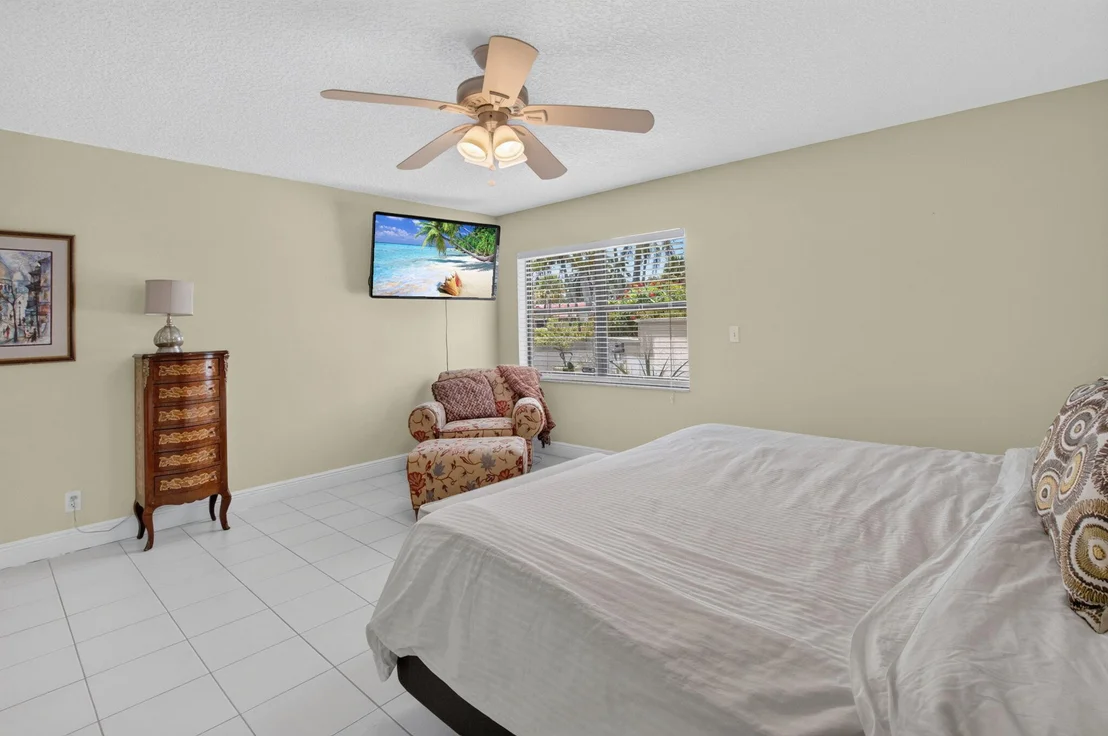 Photo of 6928 Villas Drive W