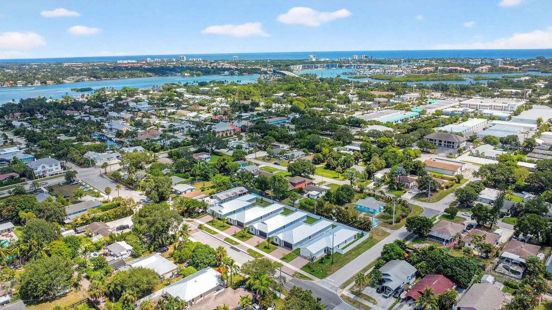 Photo of 609 N Loxahatchee Drive