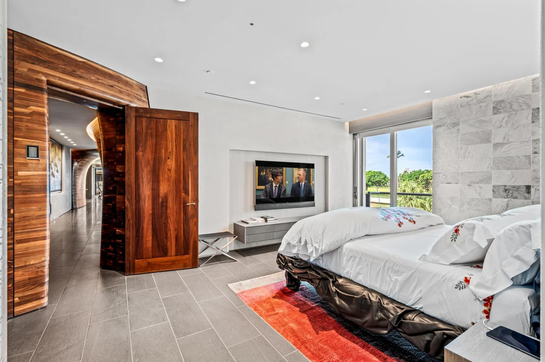 Photo of Unit N25 at 2 N Breakers Row