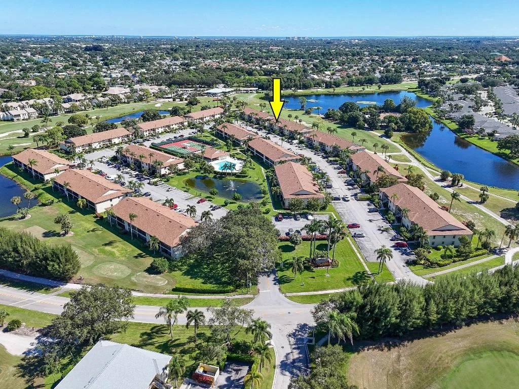 Photo of Unit B at 1001 Pinecrest Circle